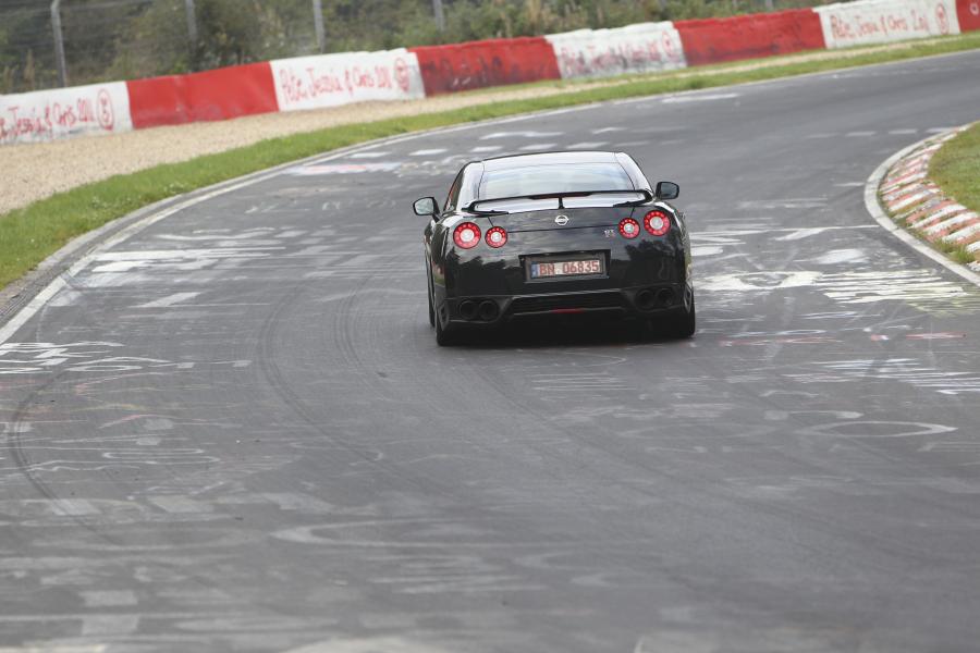 Nissan GT-R 2013 года  (EU) (фото 42 из 69)